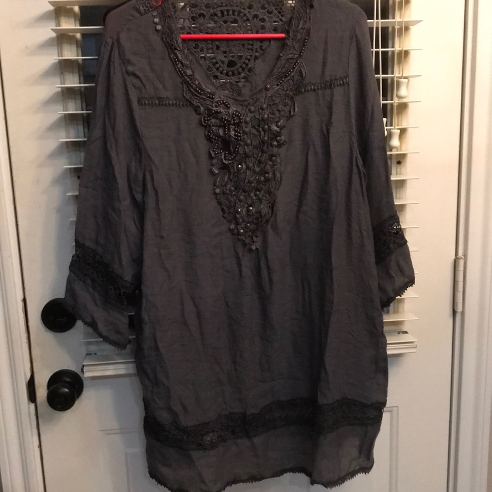 Dark grey top
